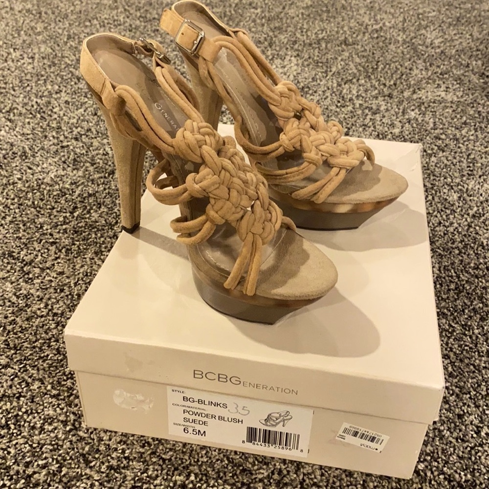 BCBG BG-Blinks in Powder Blush Suede NWT